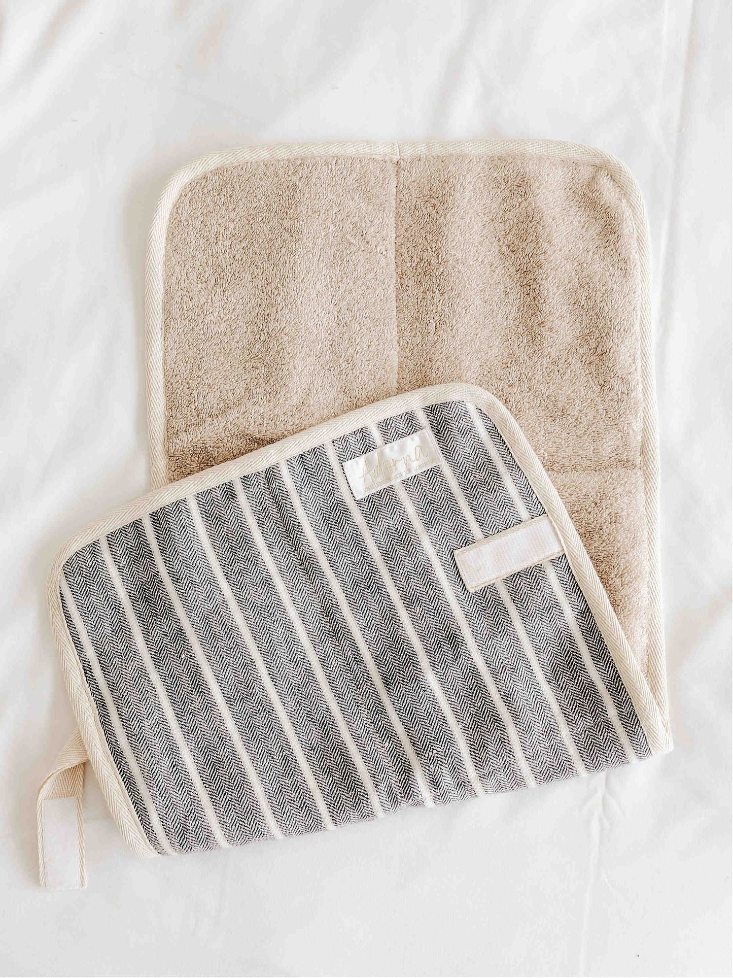Matière tapis à langer : extérieur 100% lin, intérieur 100% coton